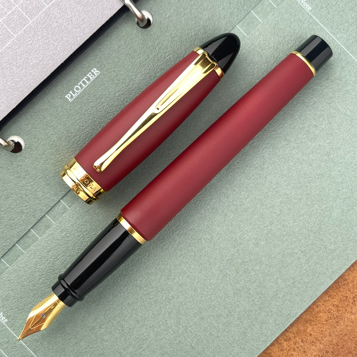 Aurora Ipsilon Fountain Pen - Bordeaux