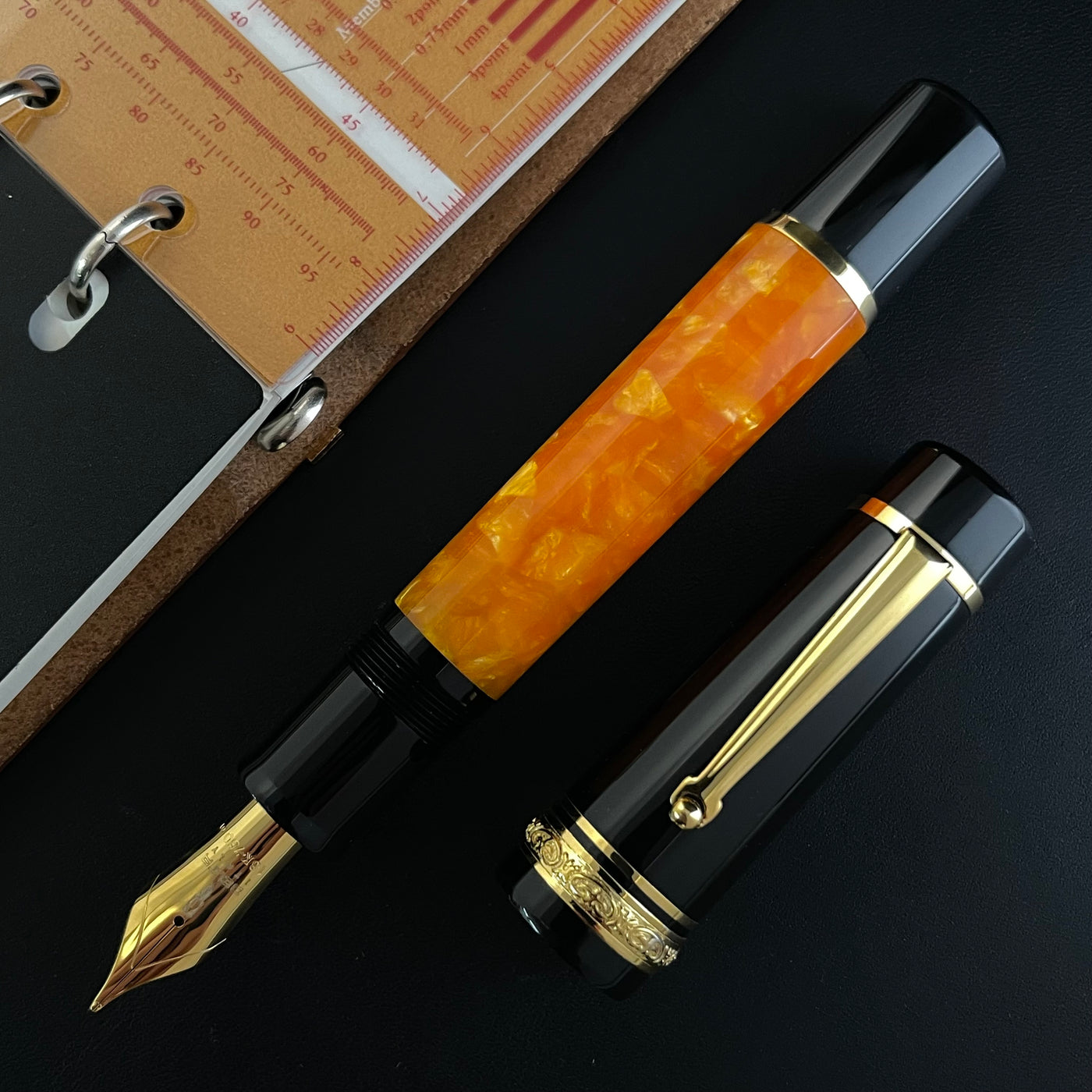 Delta DV Original Oversize Fountain Pen (14kt Gold)