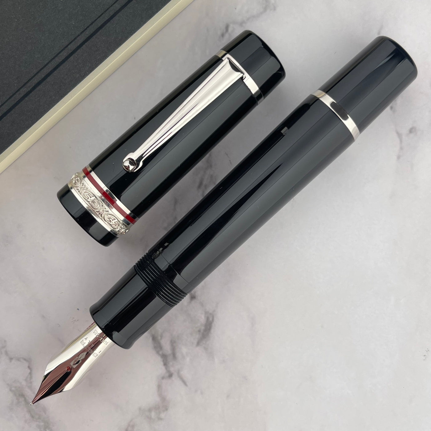 Delta DV Oversize Fountain Pen - Black