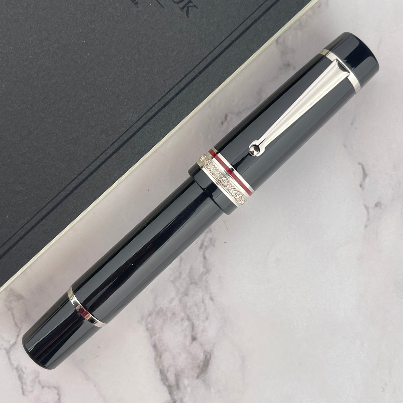 Delta DV Oversize Fountain Pen - Black