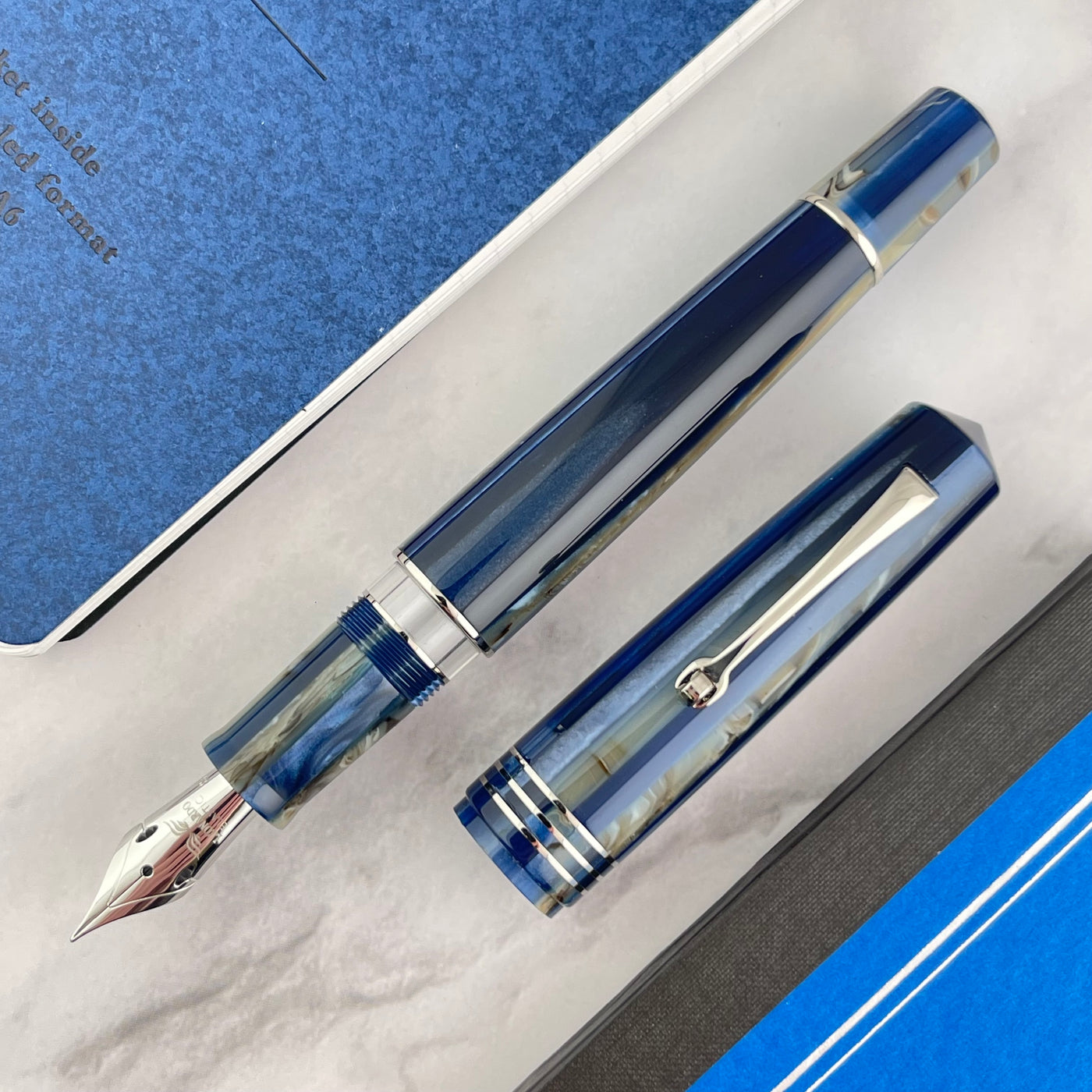 Leonardo Momento Zero Grande 2.0 Fountain Pen - Dark Hawaii