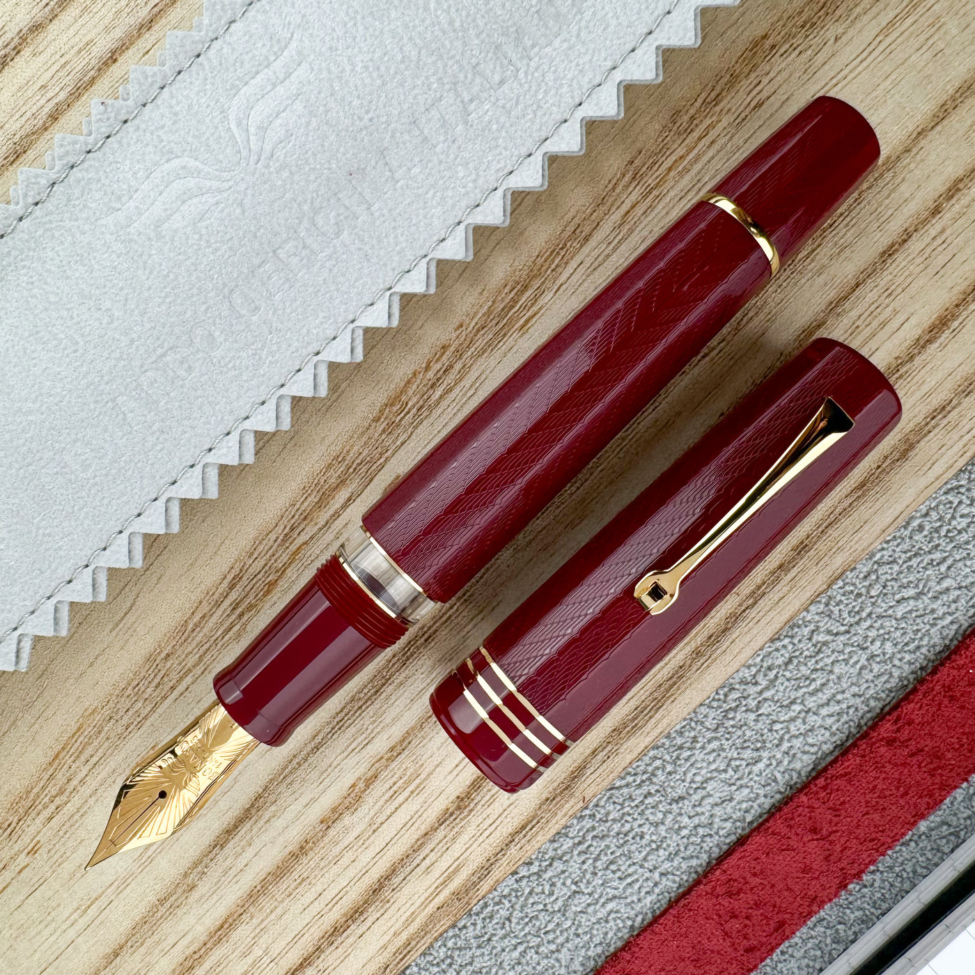 Leonardo Dodici Burgundy Guilloche Fountain Pen (Limited Edition)