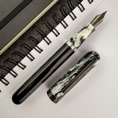 Nahvalur (Narwhal) Voyage Vacation Fountain Pen - Cookies & Cream (Special Edition)