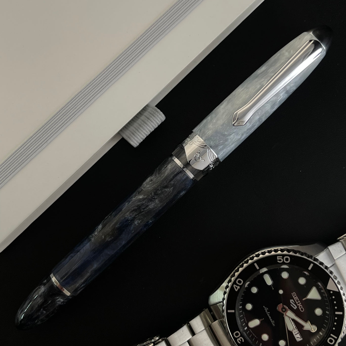 Nahvalur (Narwhal) Horizon Fountain Pen - Aurora