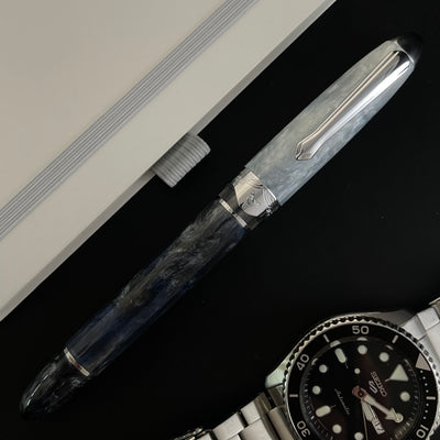 Nahvalur (Narwhal) Horizon Fountain Pen - Aurora