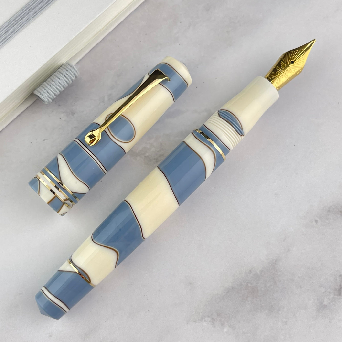 Leonardo Momento Zero Fountain Pen - Nuvola w/ Gold Trim