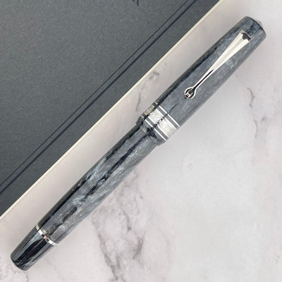 Omas Bologna Fountain Pen - Grigio Luminoso