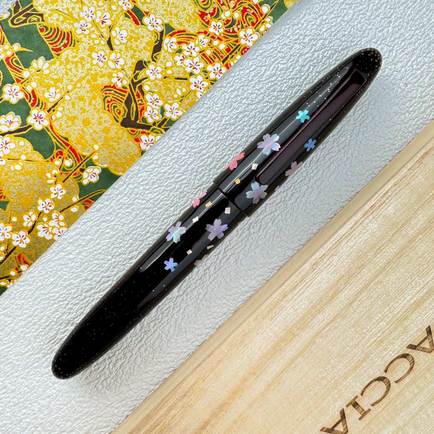 Taccia Miyabi Bon-Bori Fountain Pen - Cherry Blossoms (Limited Edition)