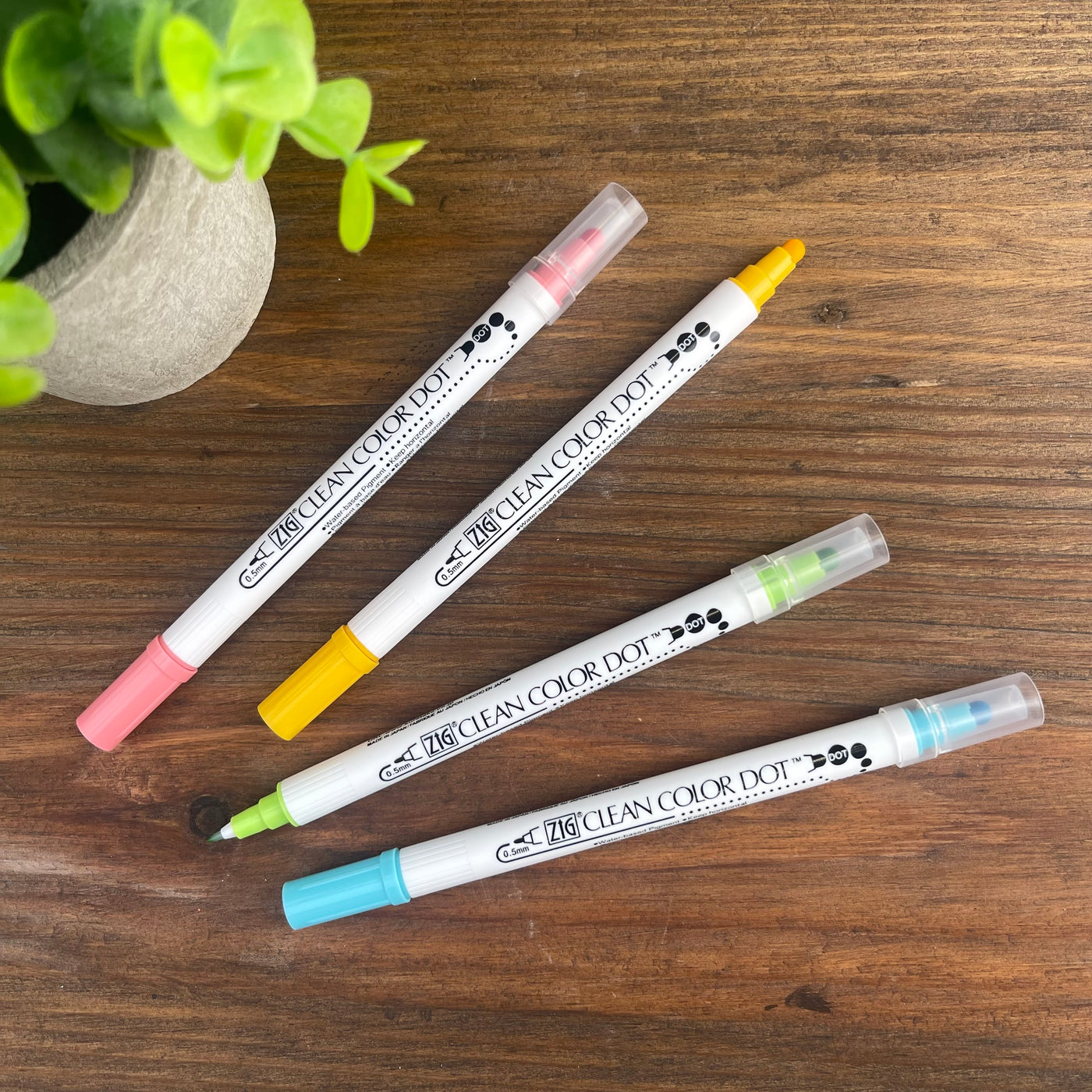 Kuretake Zig Clean Color Dot Markers (Set of 12)