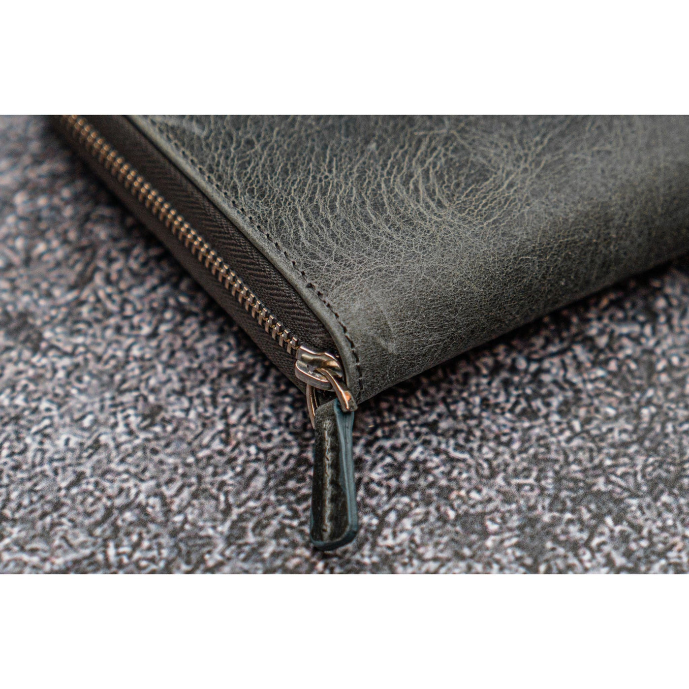 Galen Leather 5 Pen Zipper Case - Crazy Horse Smoky | Atlas Stationers.