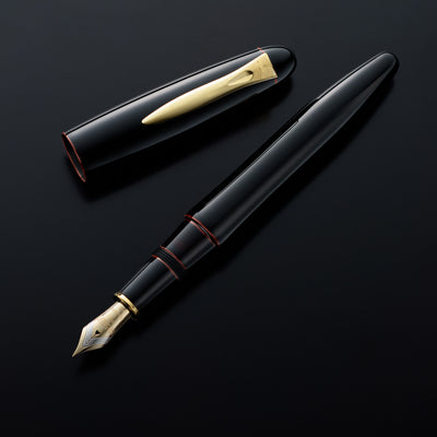 Platinum Izumo Fountain Pen - Akatame (Red) | Atlas Stationers.