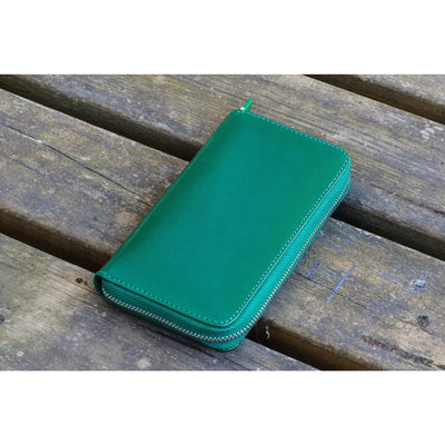 Galen Leather 3 Pen Zipper Case - Green | Atlas Stationers.